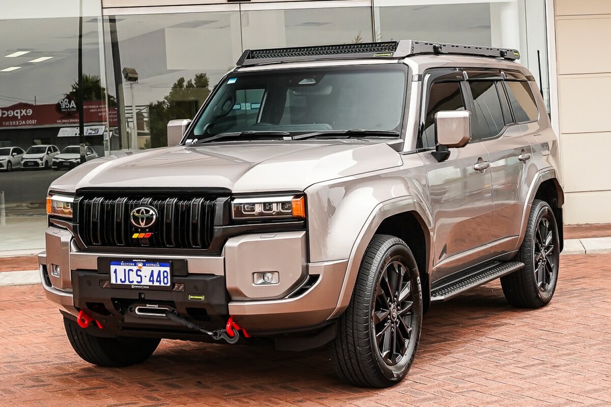 Toyota Landcruiser Prado image 4