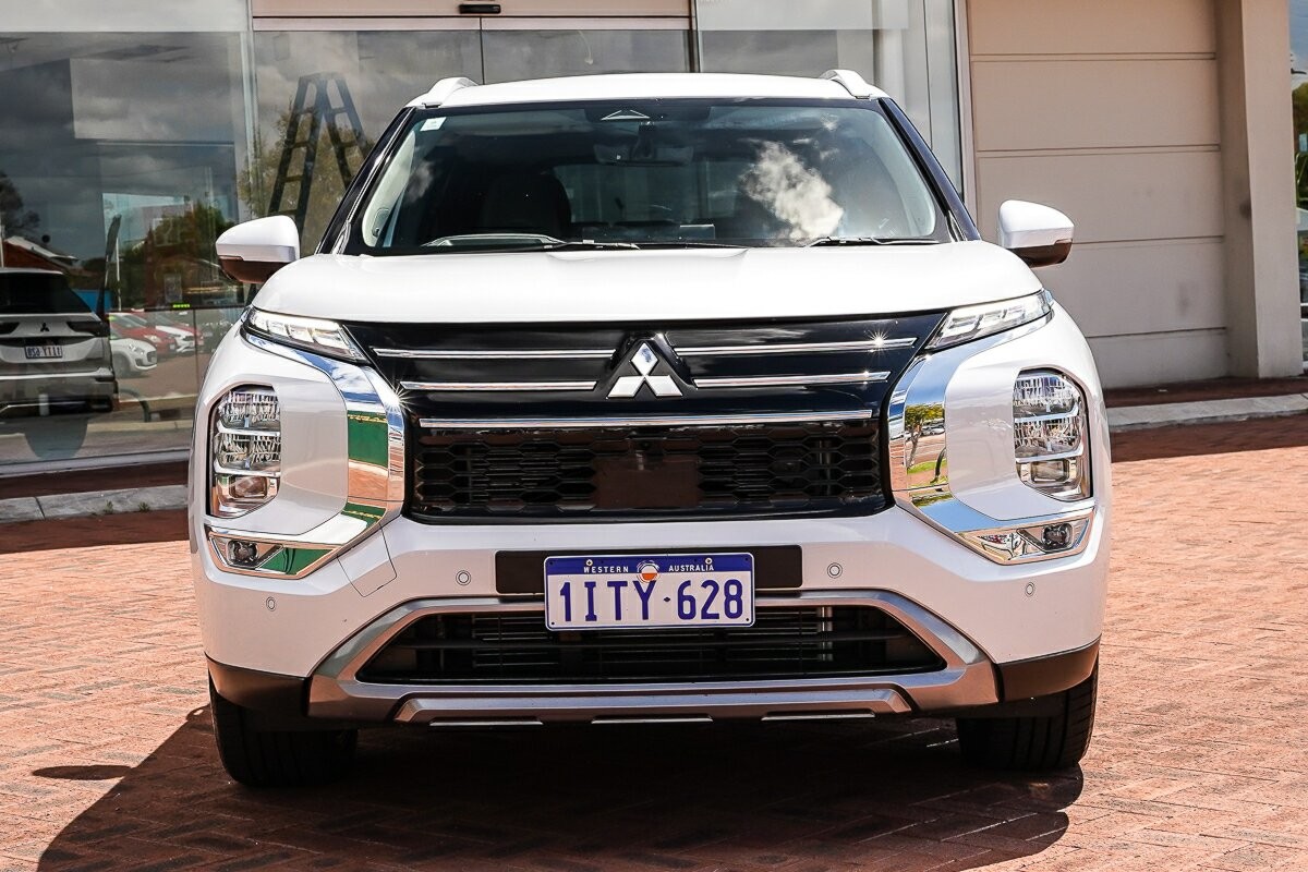 Mitsubishi Outlander image 3