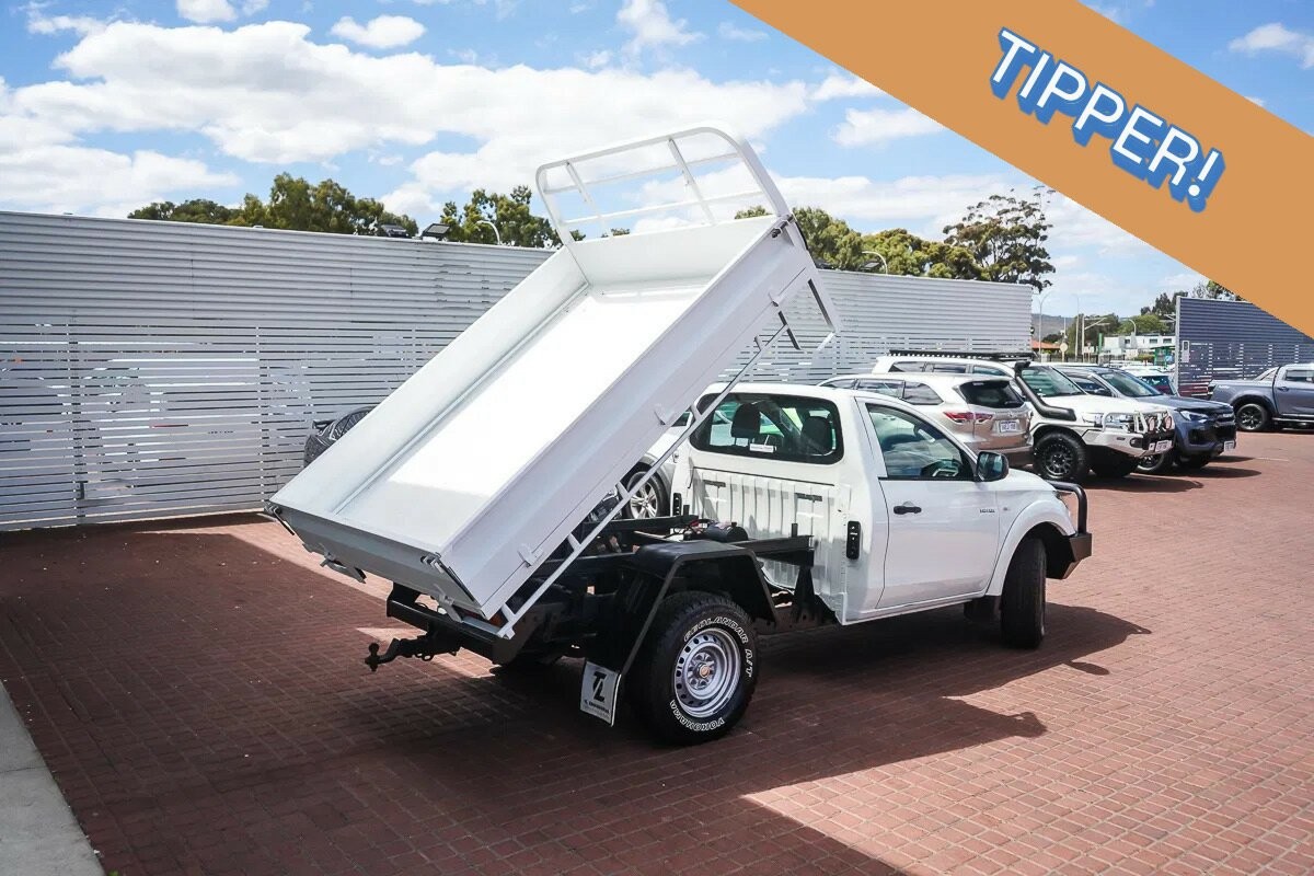 Mitsubishi Triton image 1