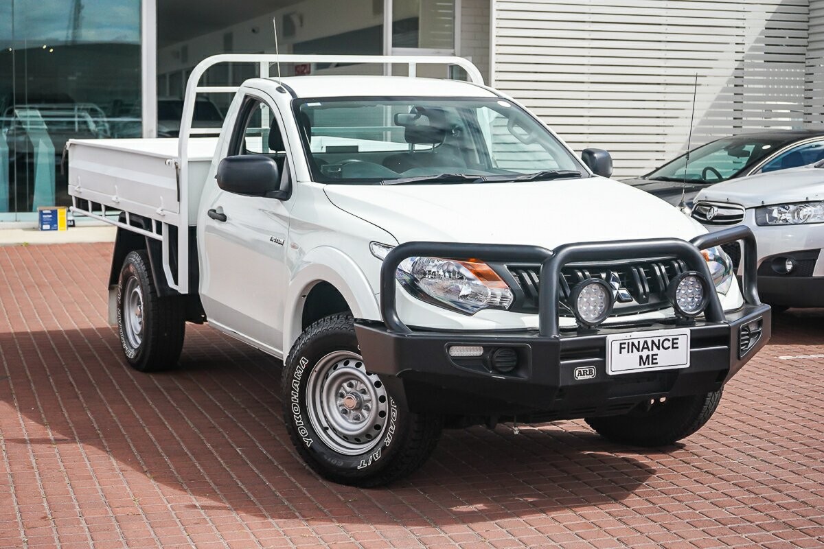 Mitsubishi Triton image 2