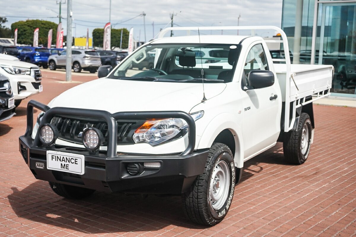 Mitsubishi Triton image 3