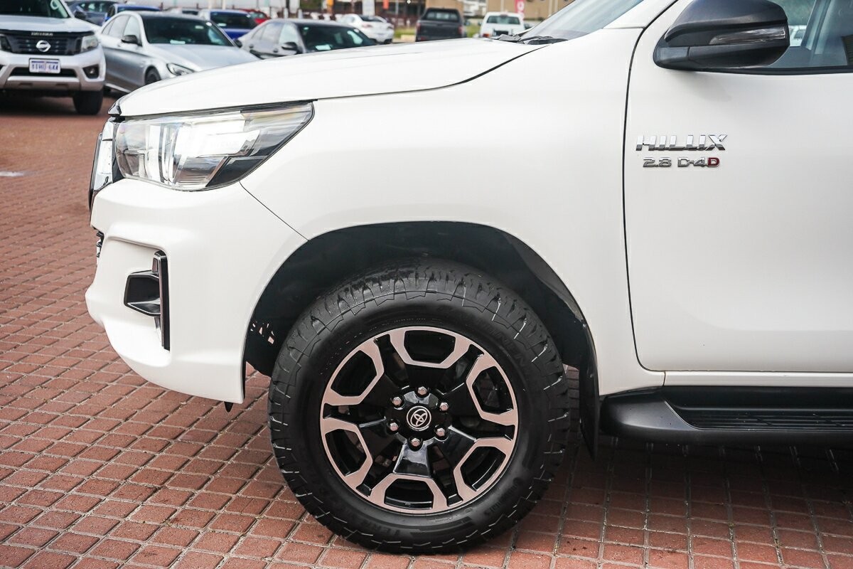 Toyota Hilux image 4