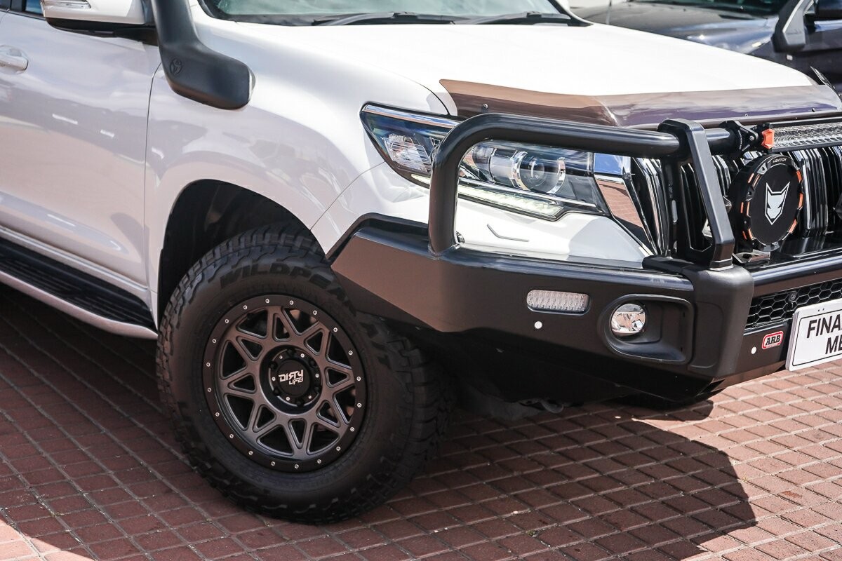 Toyota Landcruiser Prado image 2