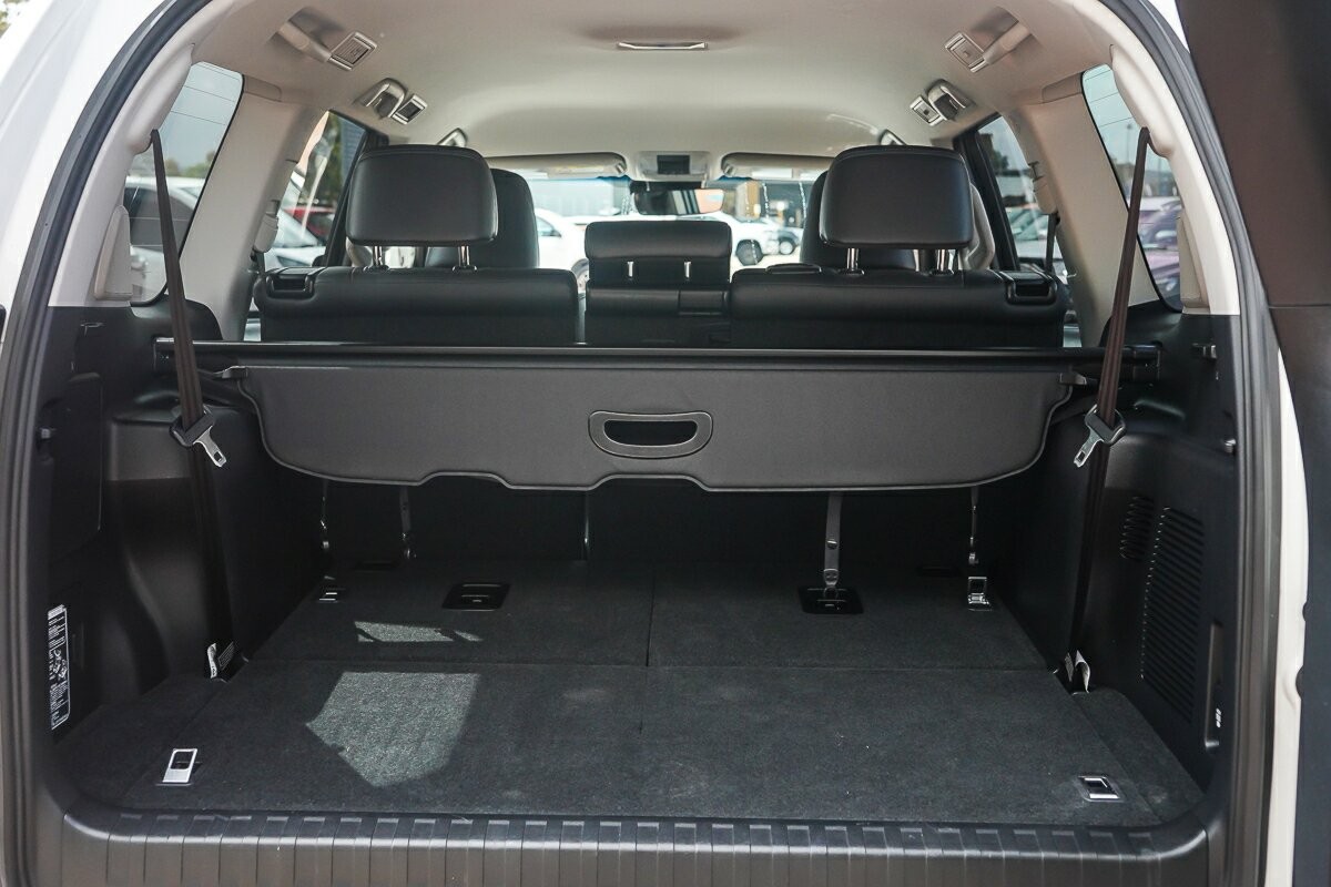 Toyota Landcruiser Prado image 3