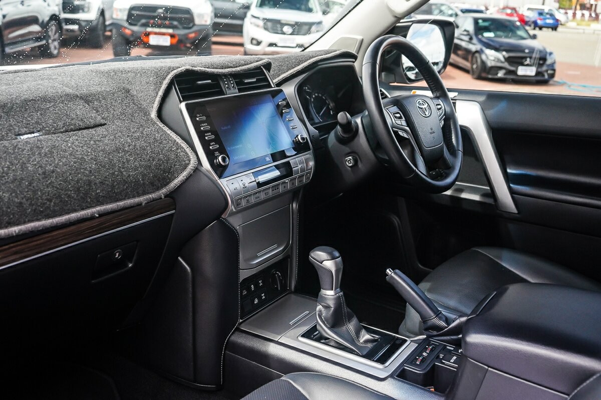 Toyota Landcruiser Prado image 4