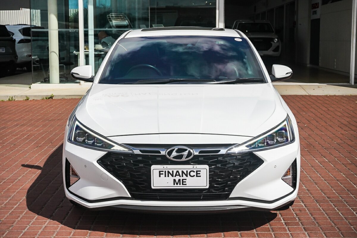 Hyundai Elantra image 3