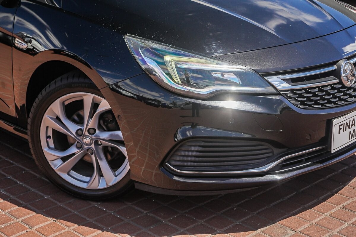 Holden Astra image 2