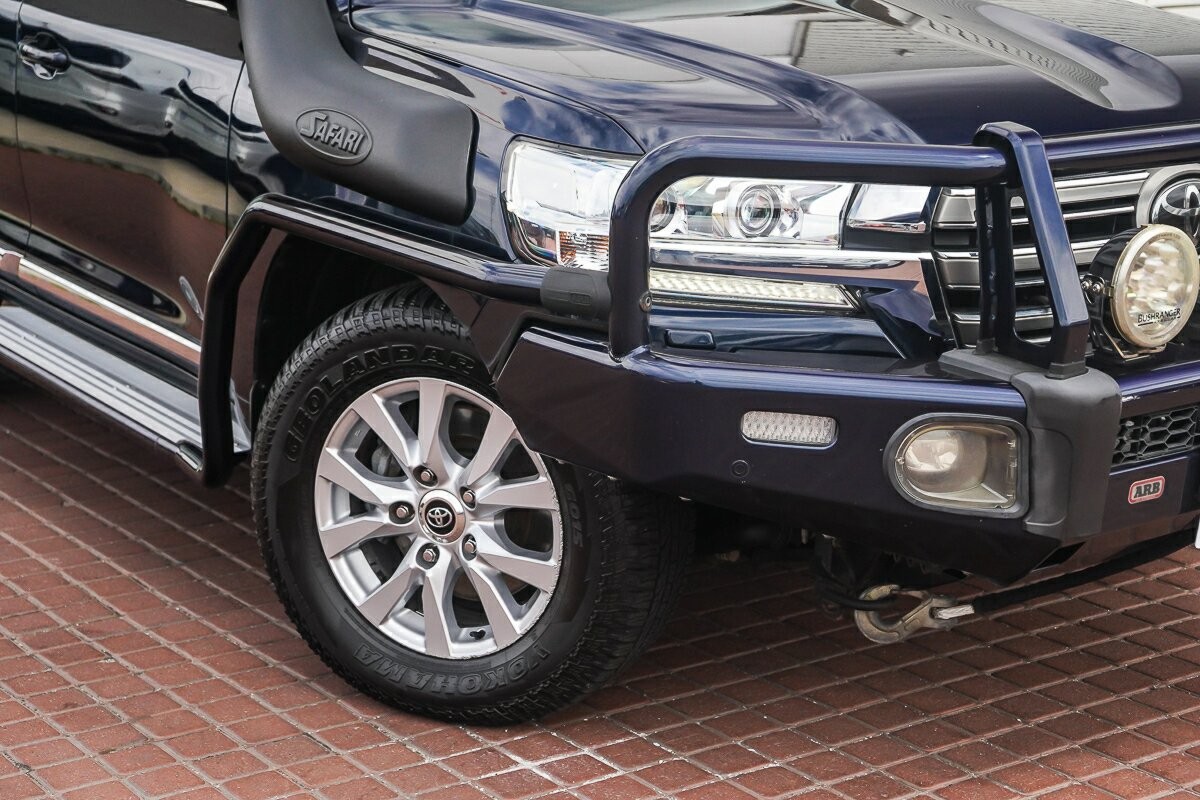 Toyota Landcruiser image 2