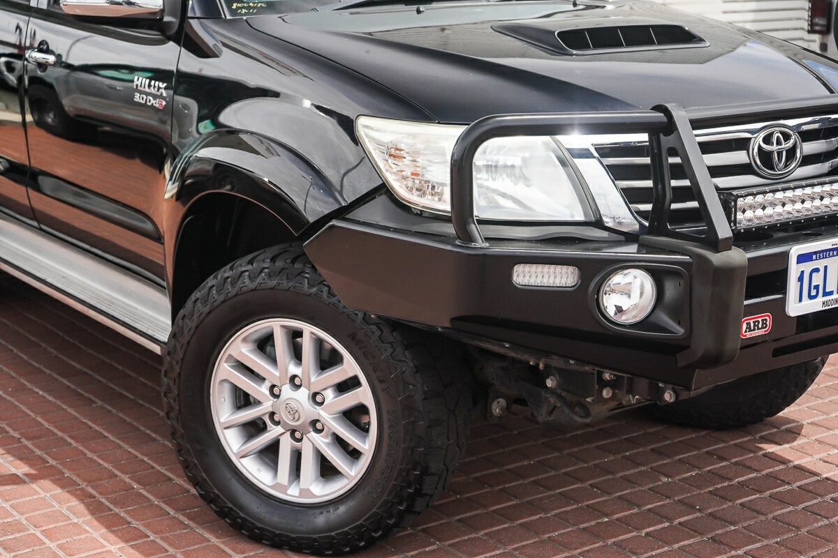 Toyota Hilux image 2