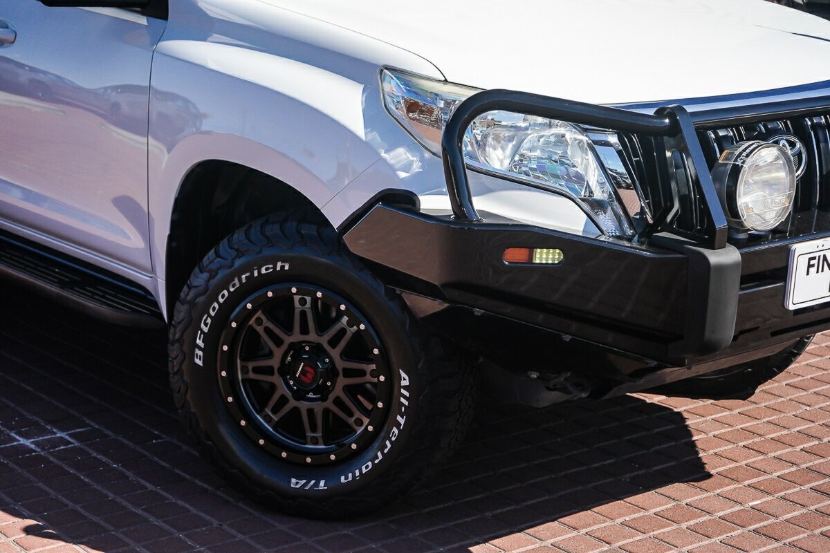 Toyota Landcruiser Prado image 2