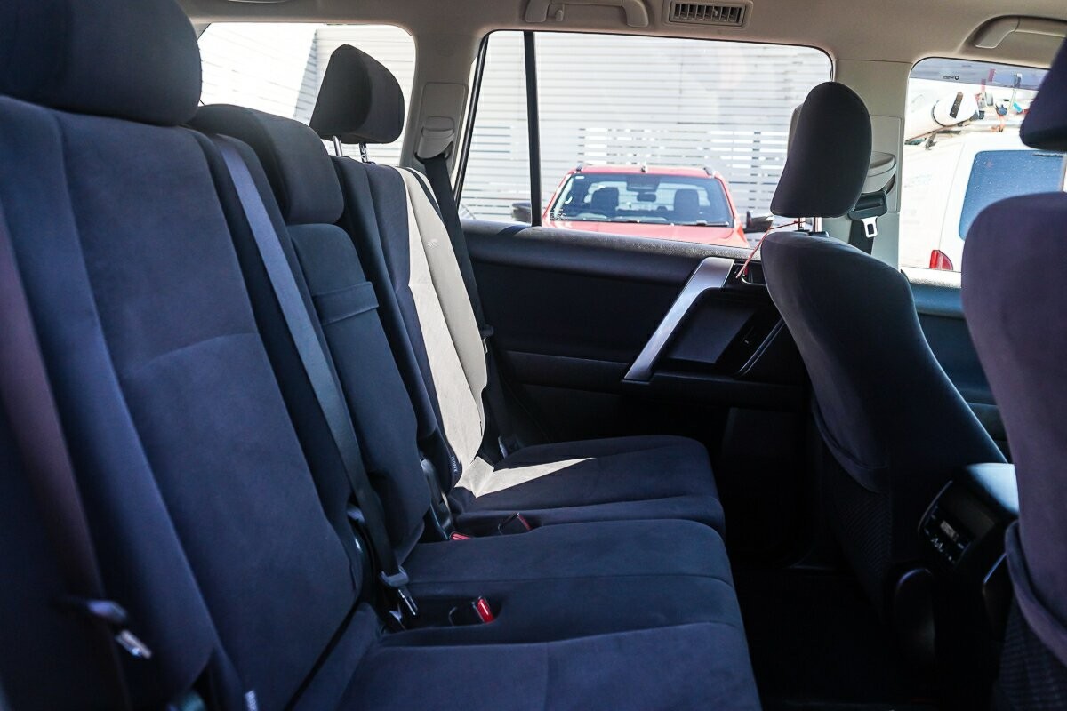 Toyota Landcruiser Prado image 3