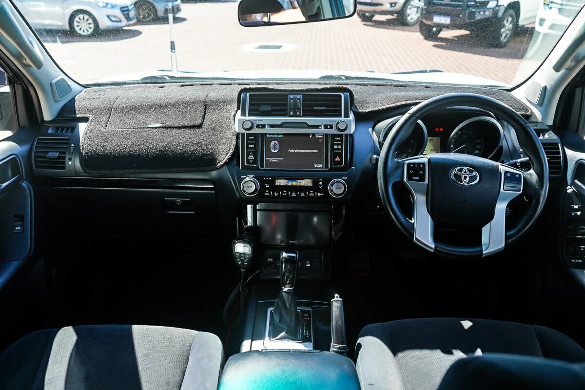 Toyota Landcruiser Prado image 4
