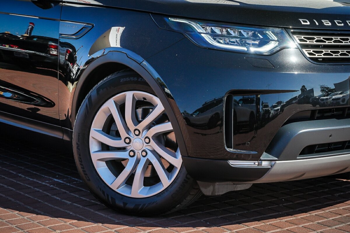 Land Rover Discovery image 2