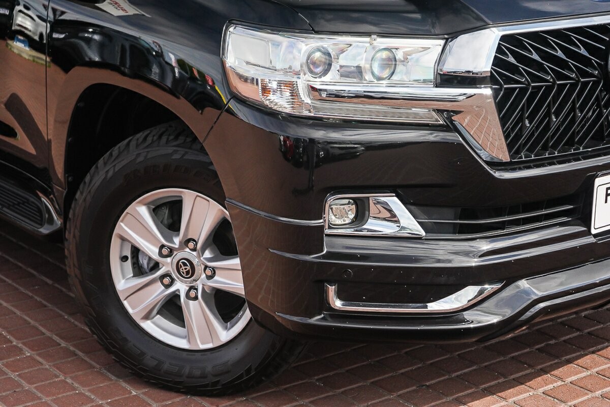 Toyota Landcruiser image 2