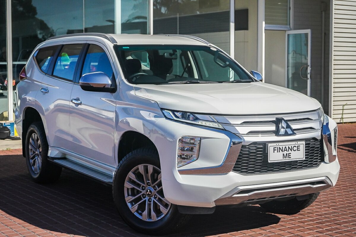 Mitsubishi Pajero Sport image 1