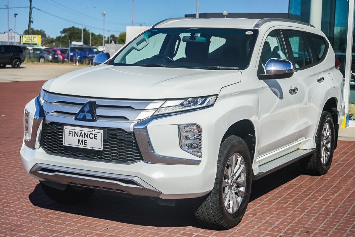 Mitsubishi Pajero Sport image 4