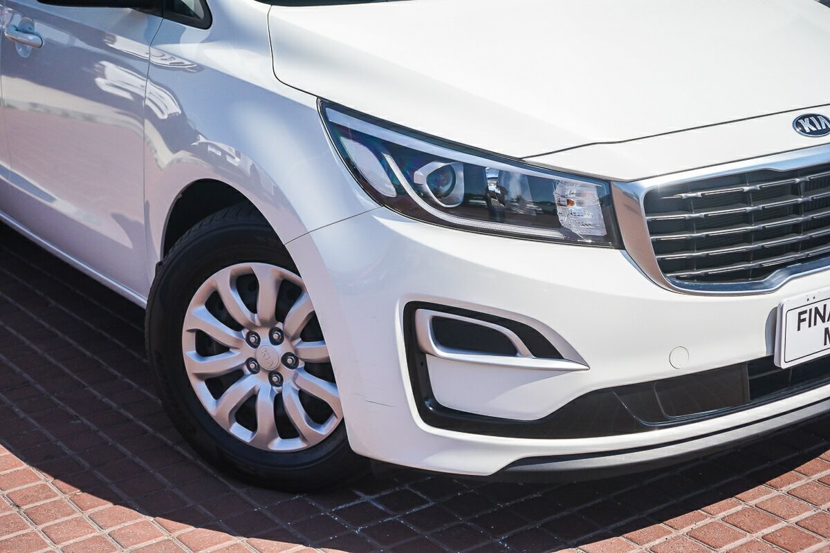 Kia Carnival image 2