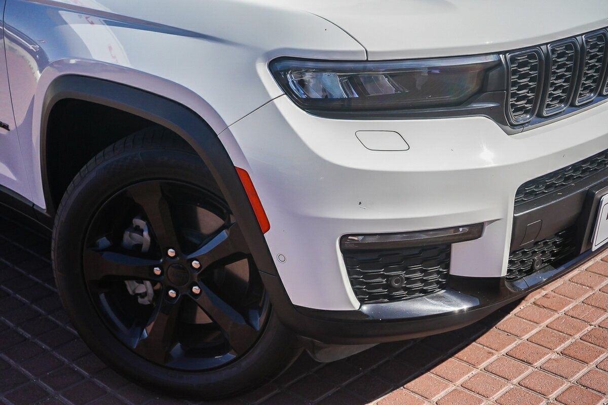 Jeep Grand Cherokee image 2