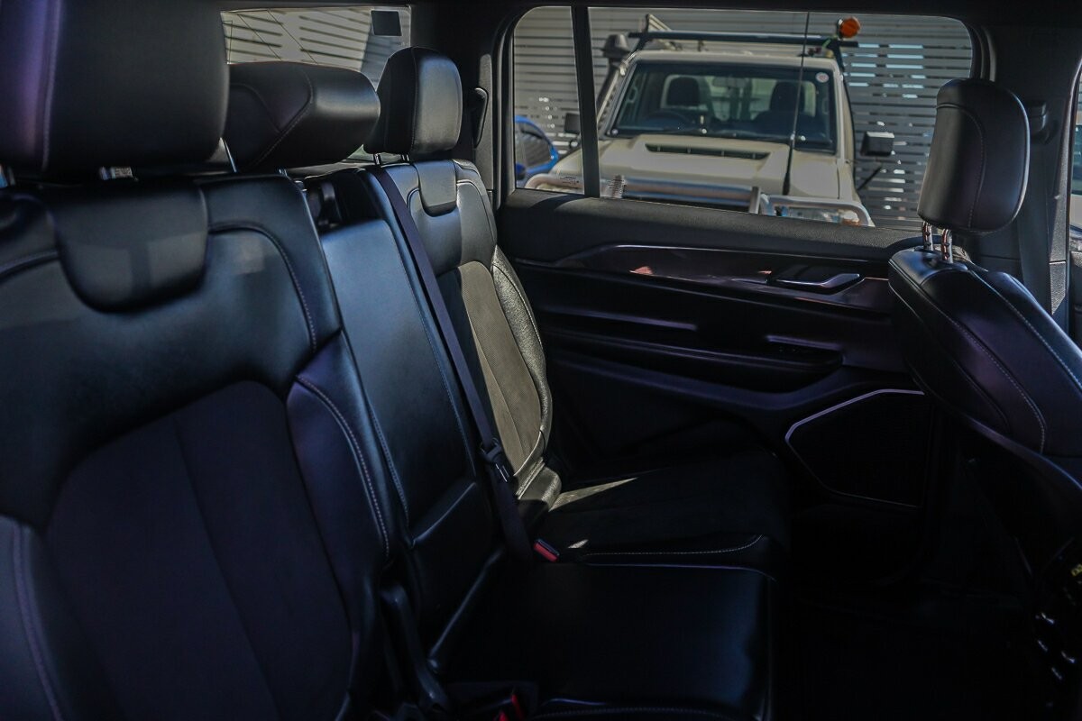 Jeep Grand Cherokee image 3