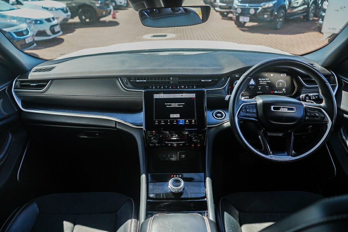 Jeep Grand Cherokee image 4