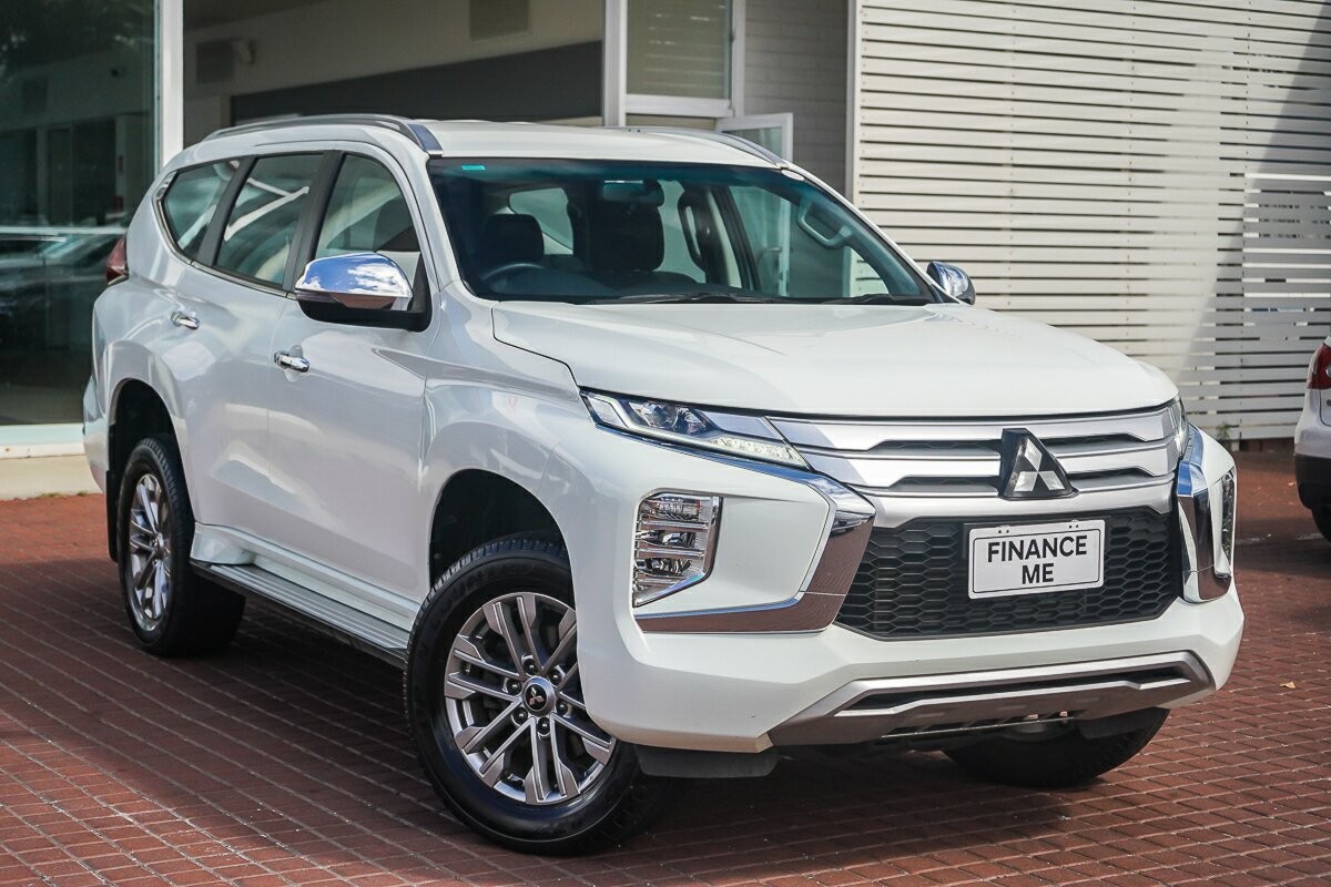 Mitsubishi Pajero Sport image 1