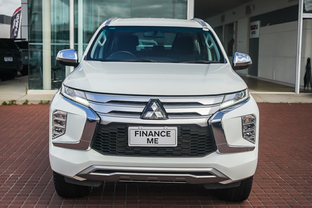 Mitsubishi Pajero Sport image 3