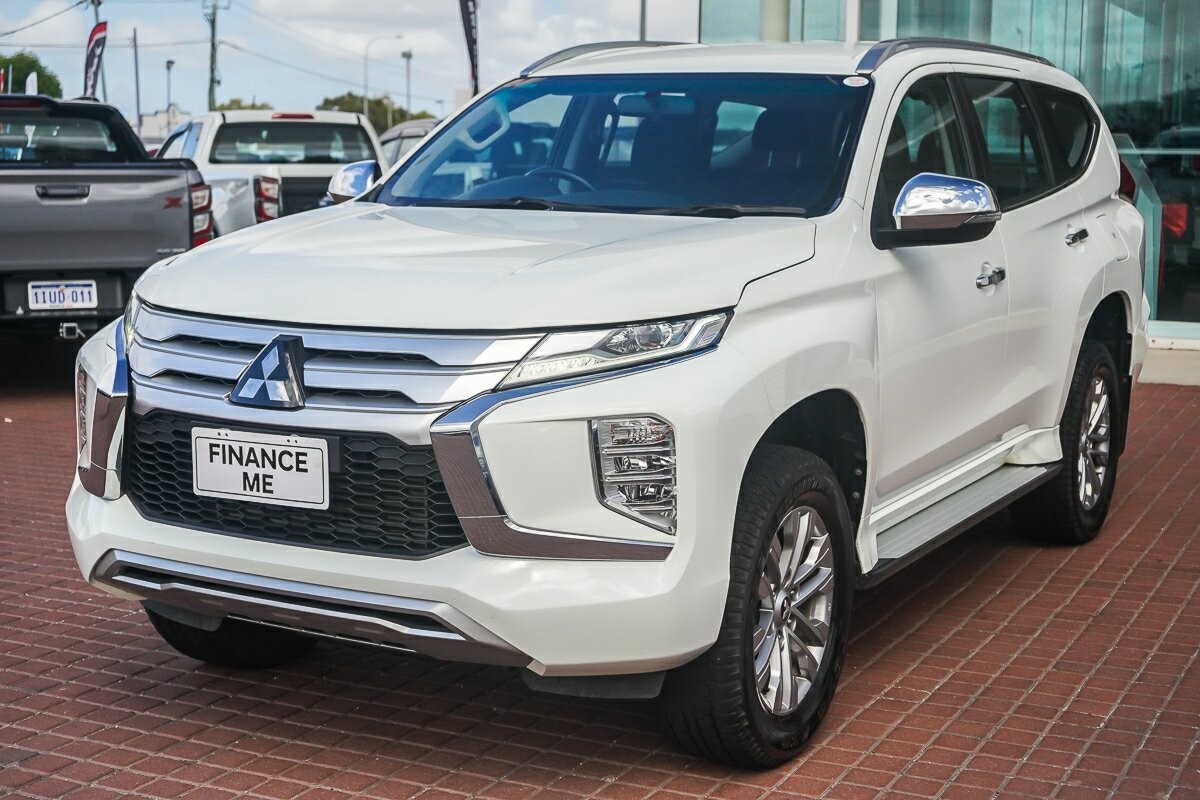 Mitsubishi Pajero Sport image 4