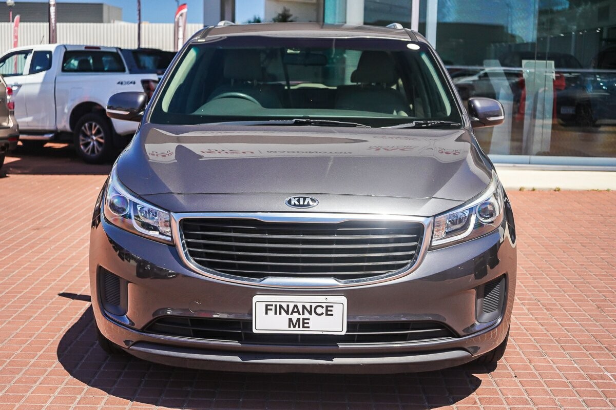 Kia Carnival image 3