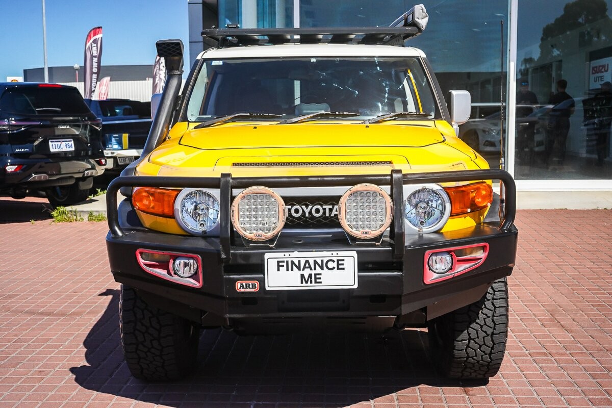 Toyota Fj Cruiser image 3