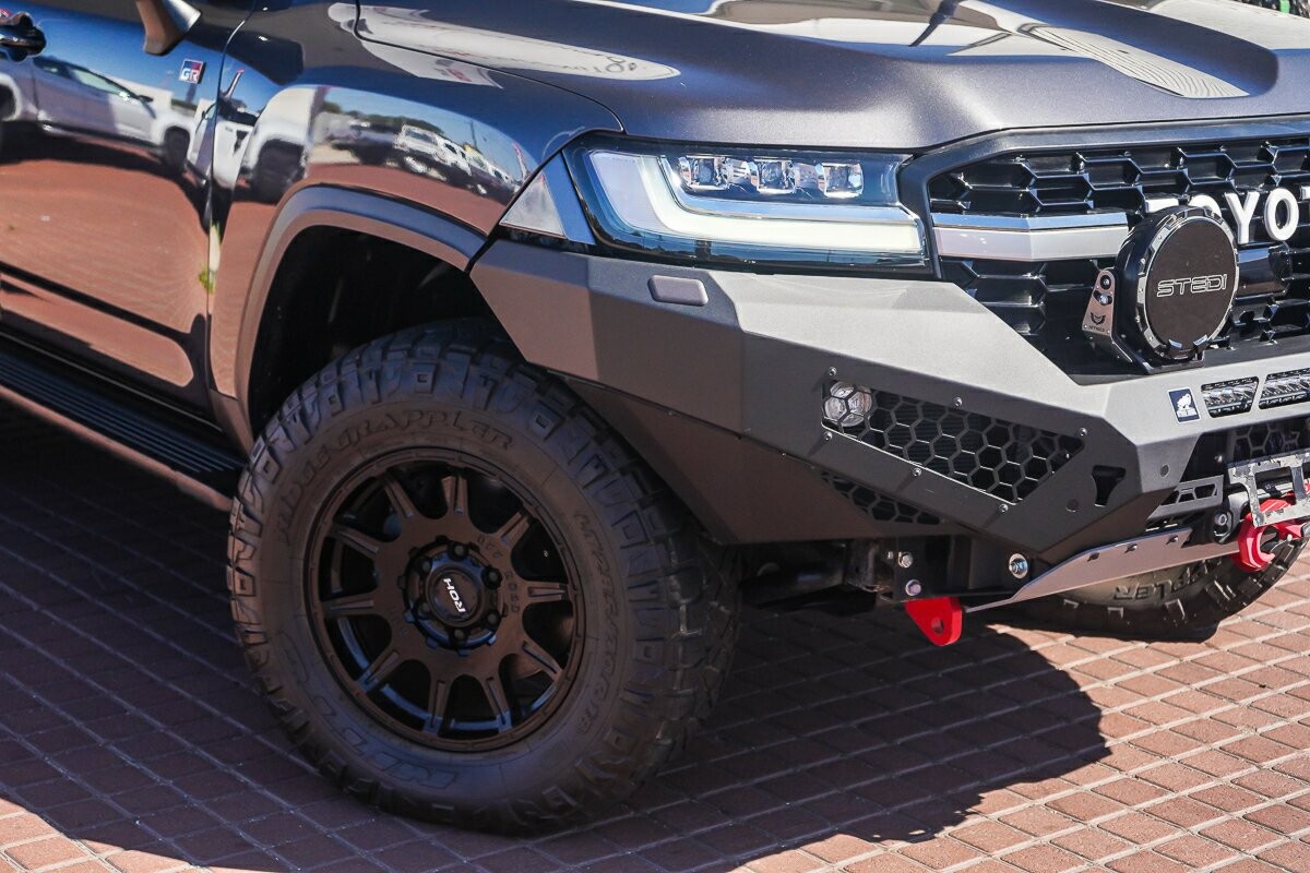 Toyota Landcruiser image 2