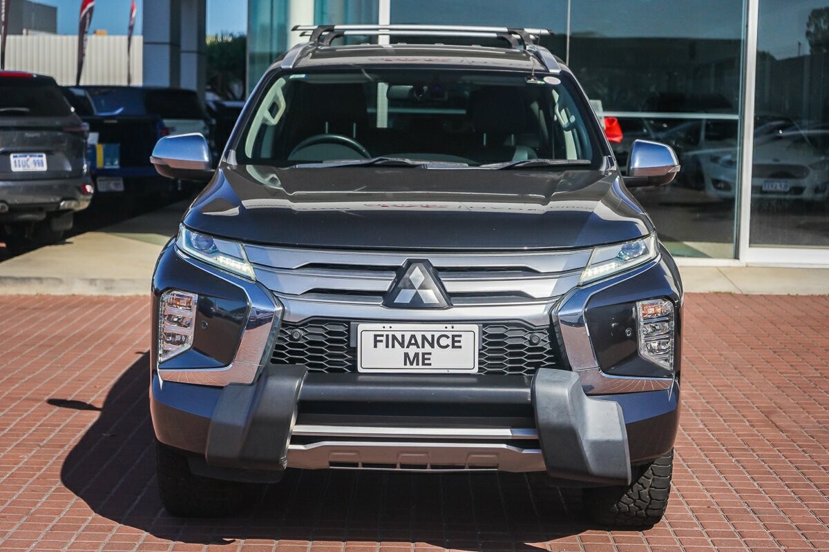 Mitsubishi Pajero Sport image 3