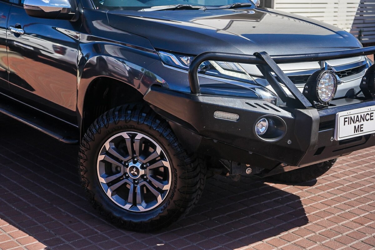 Mitsubishi Triton image 2