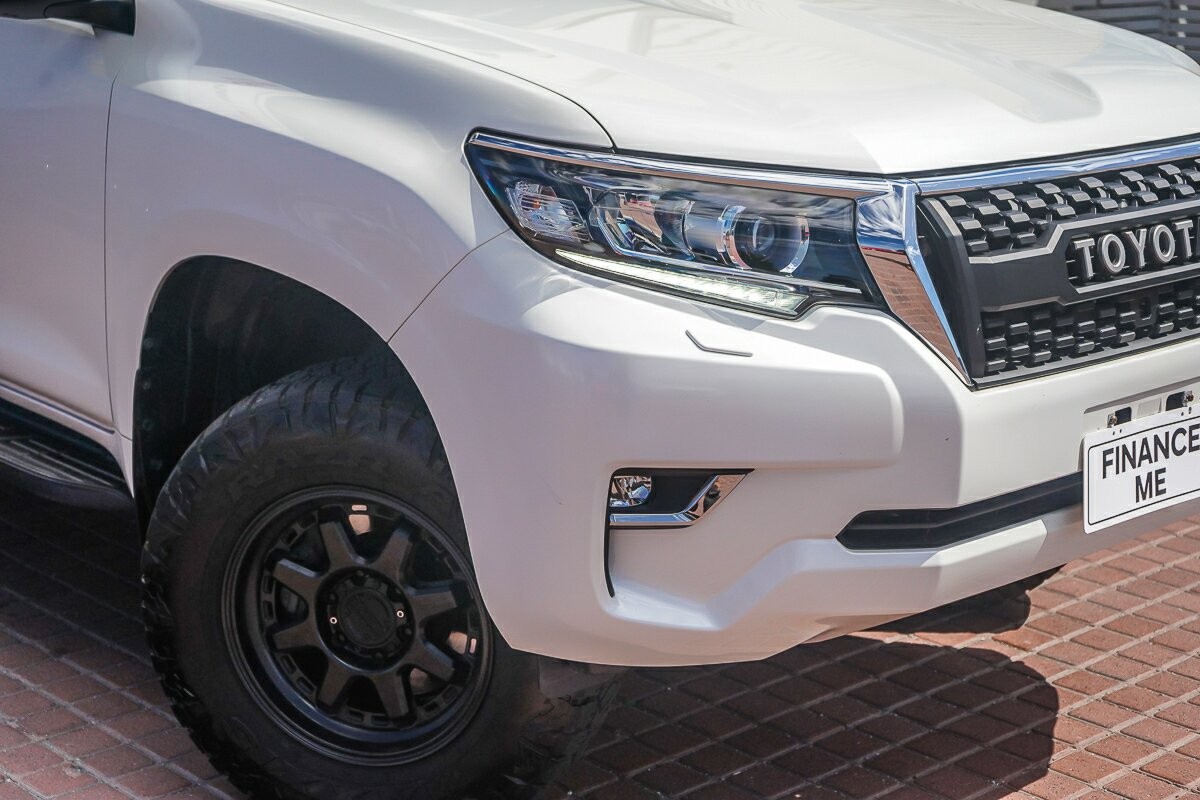 Toyota Landcruiser Prado image 2