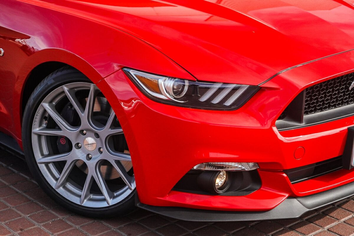 Ford Mustang image 2