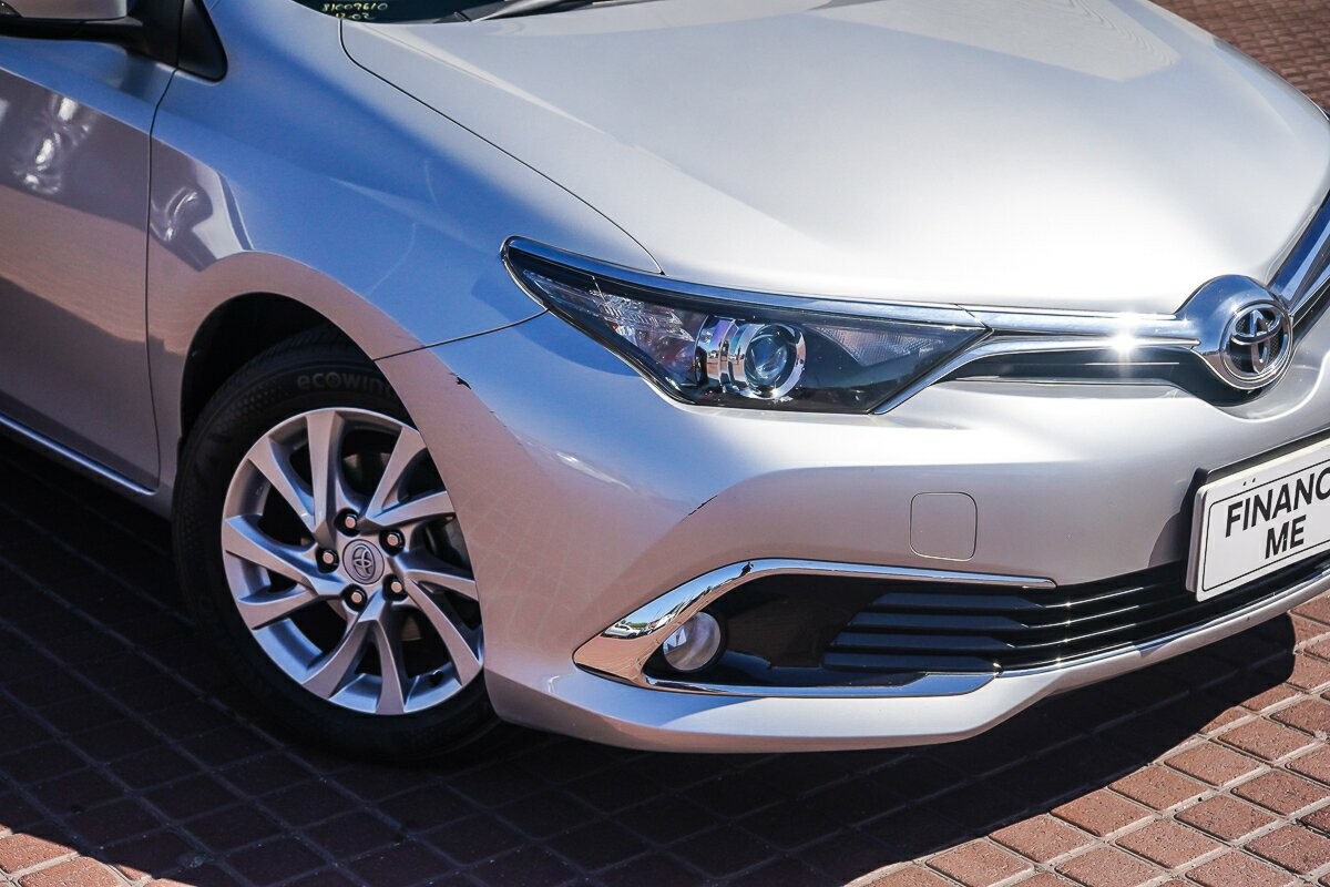 Toyota Corolla image 2