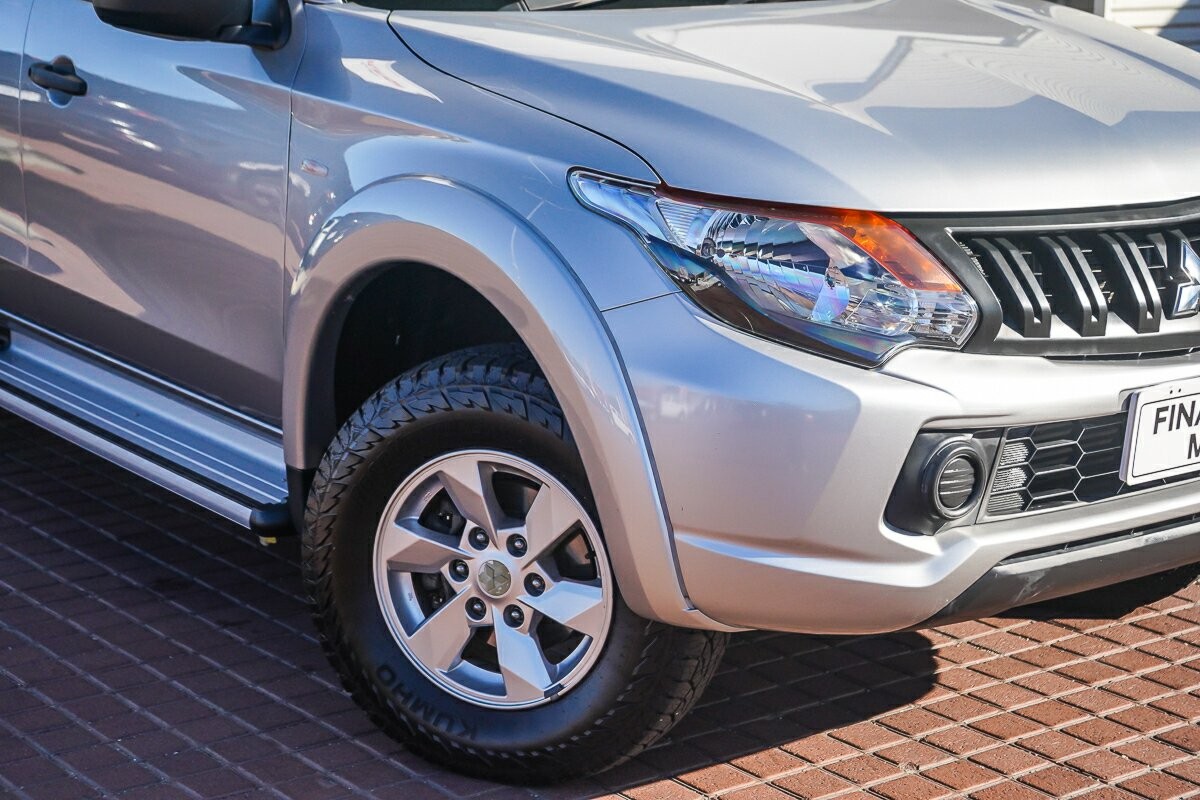 Mitsubishi Triton image 2