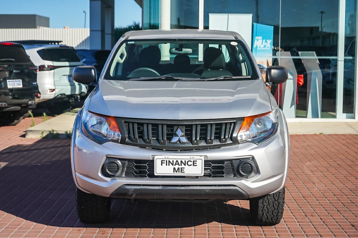 Mitsubishi Triton image 3