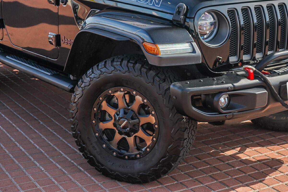 Jeep Wrangler image 2