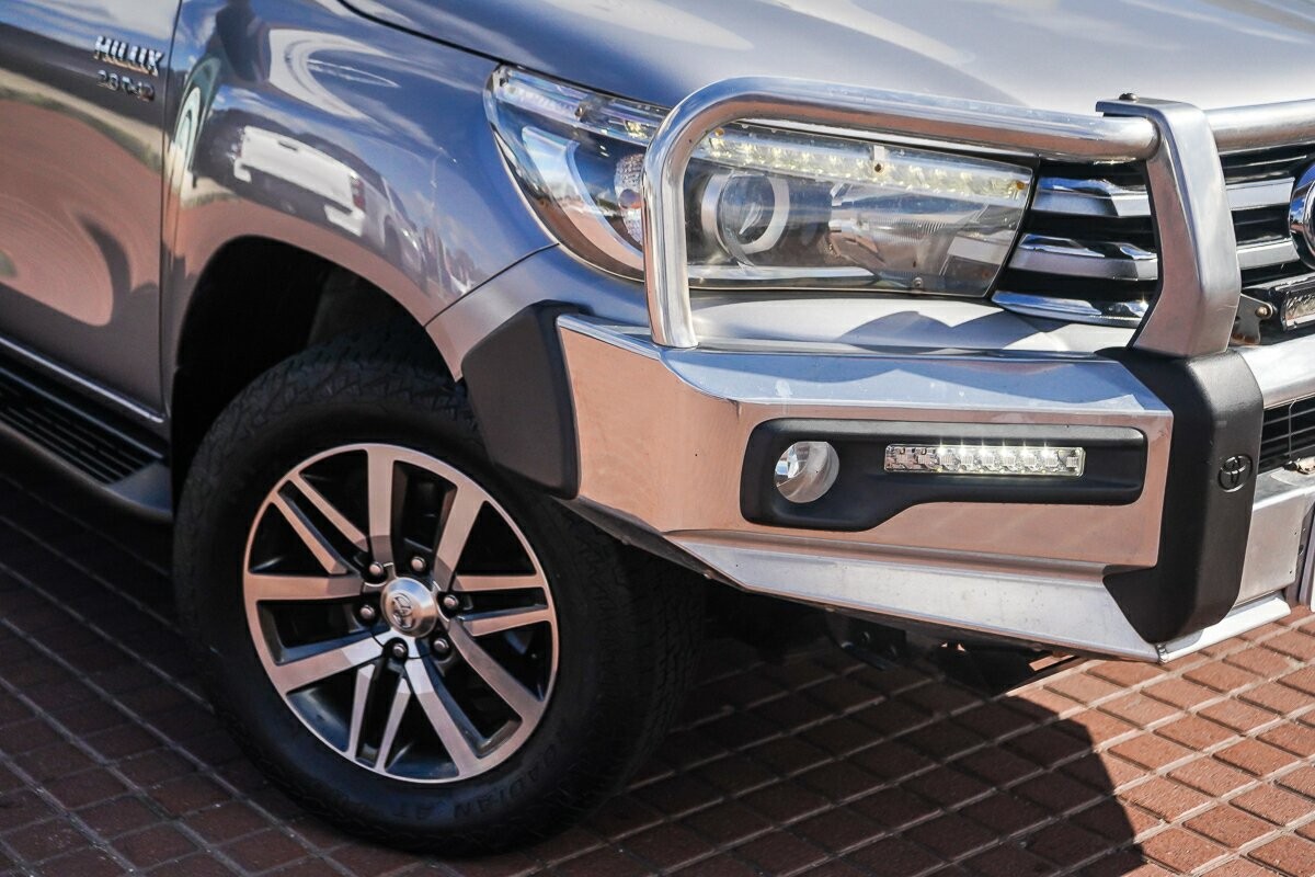 Toyota Hilux image 2