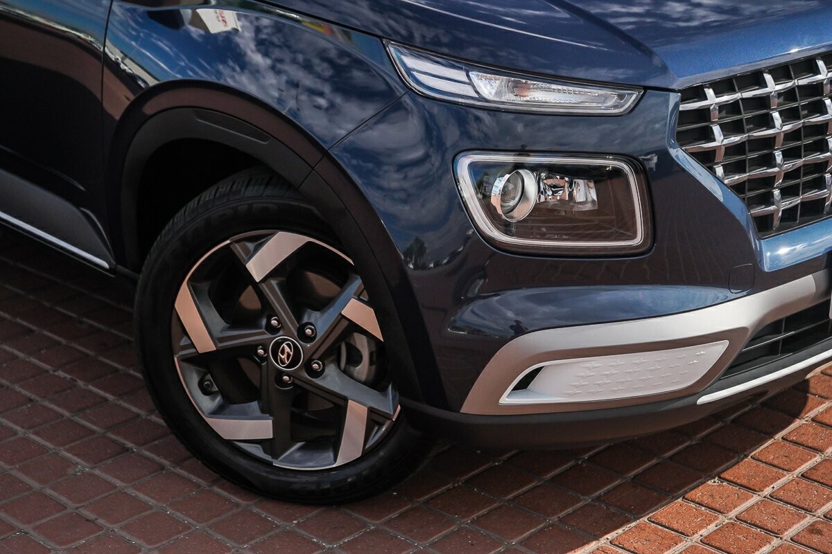 Hyundai Venue image 2
