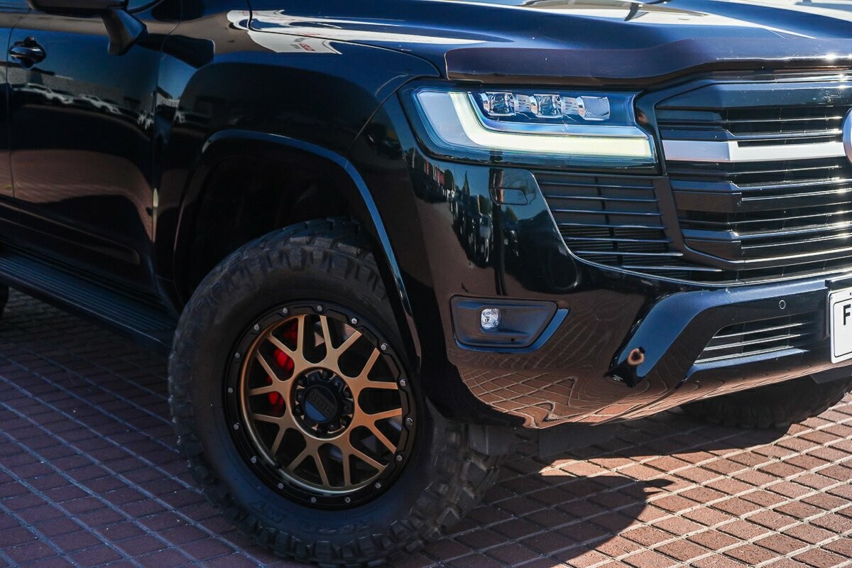 Toyota Landcruiser image 2