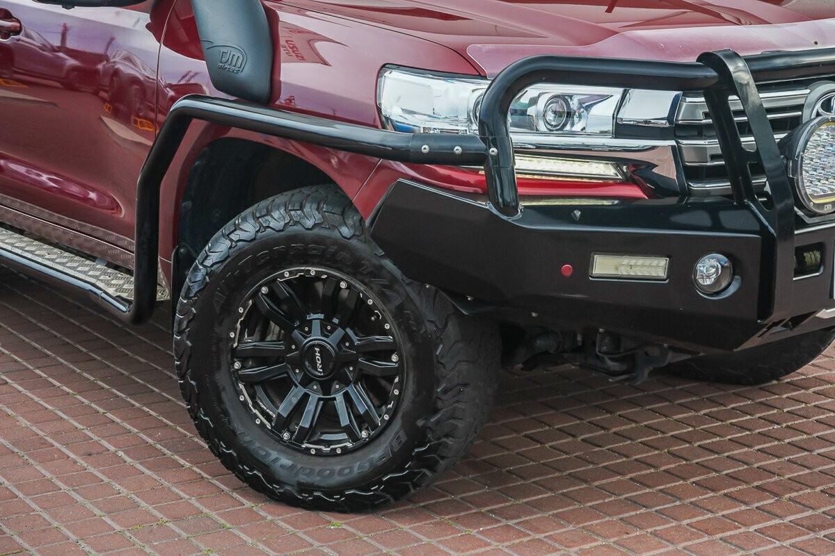 Toyota Landcruiser image 2