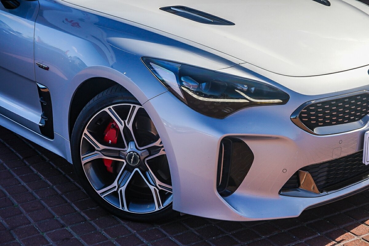 Kia Stinger image 2