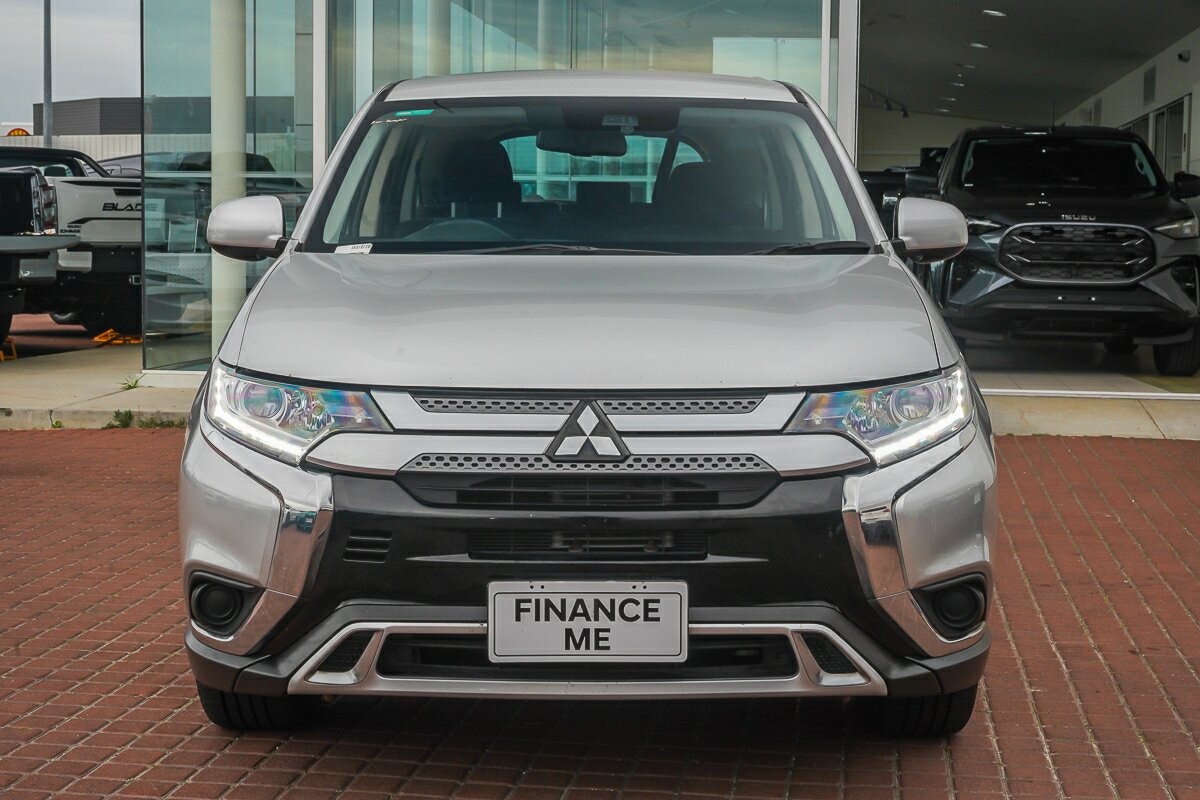 Mitsubishi Outlander image 3