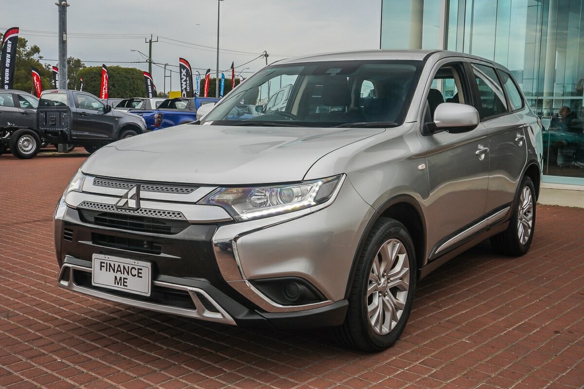 Mitsubishi Outlander image 4