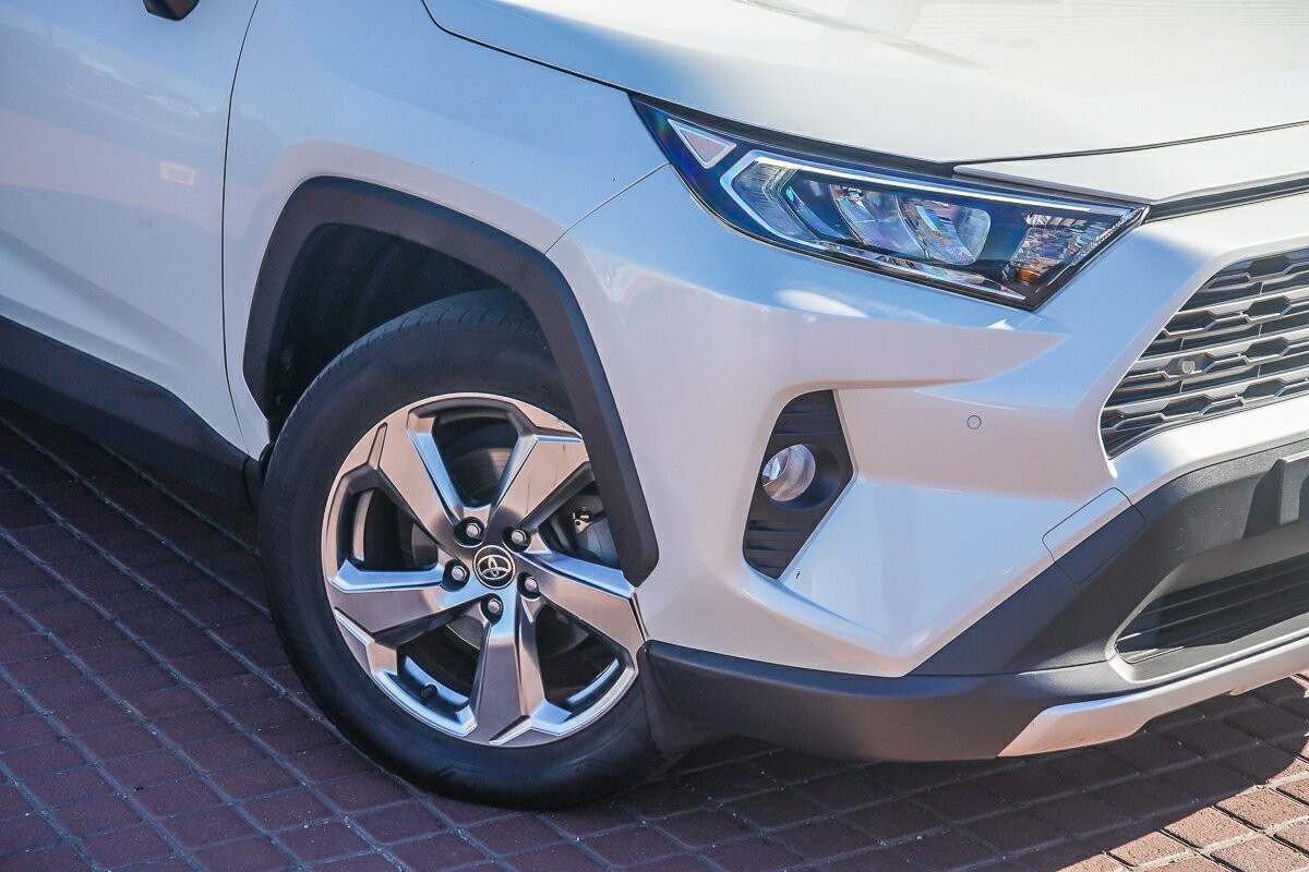 Toyota Rav4 image 2