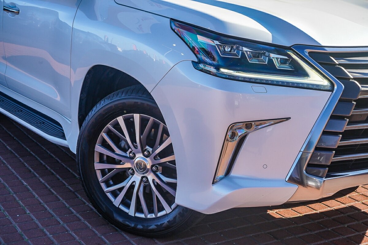 Lexus Lx image 2