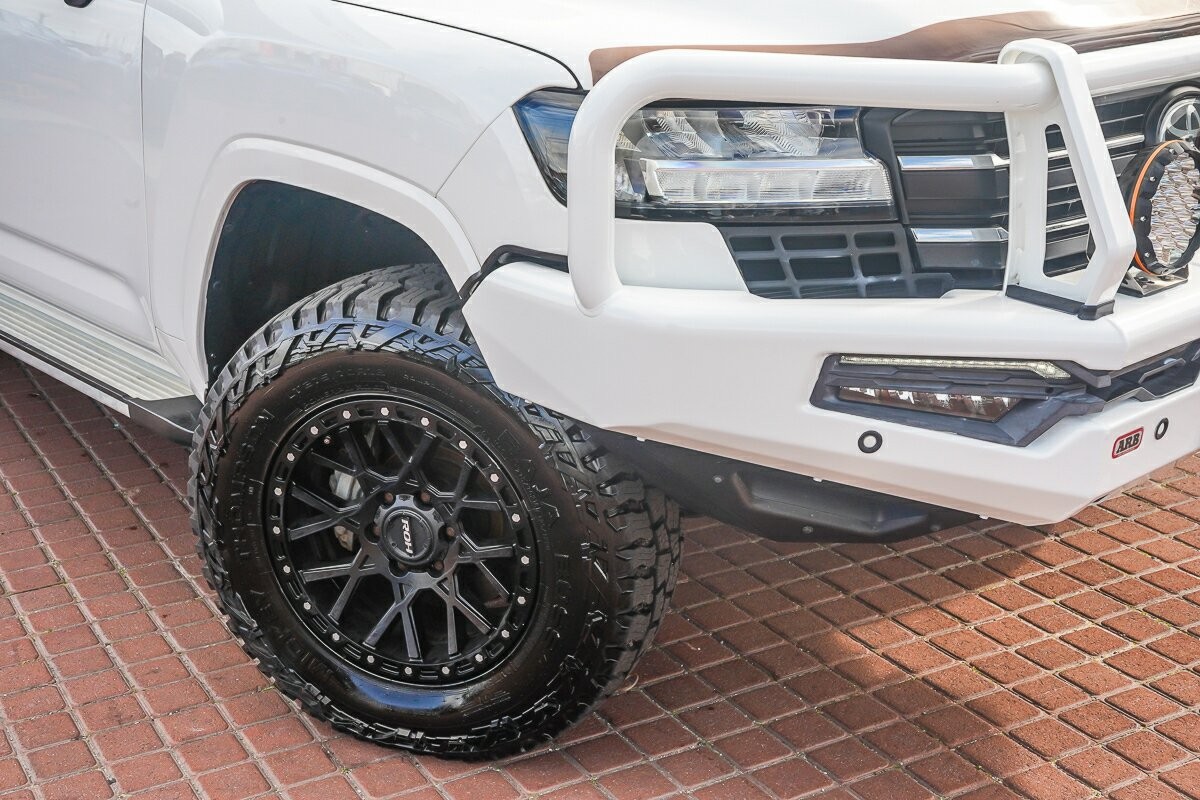 Toyota Landcruiser image 2