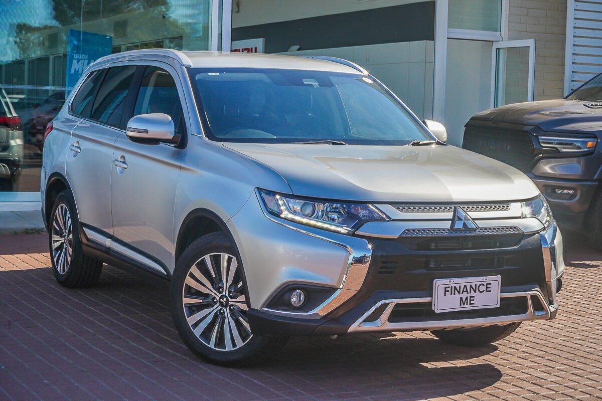 Mitsubishi Outlander image 1