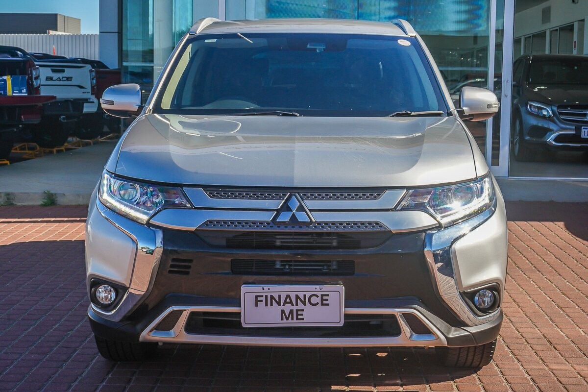 Mitsubishi Outlander image 3